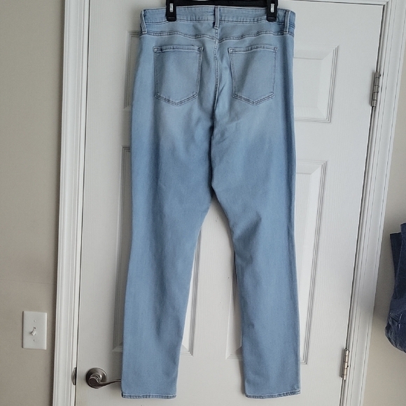 Old Navy Women's High Rise Wow Straight Jeans - Picture 5 of 12